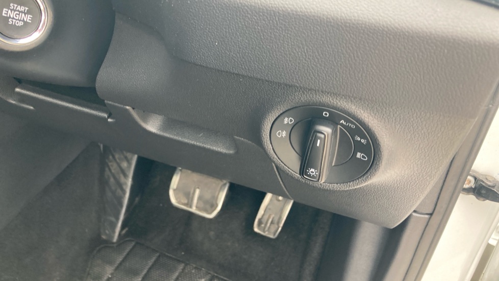 Skoda Karoq 1.5 TSI Sport Line 5dr DSG Petrol Estate - Image 30