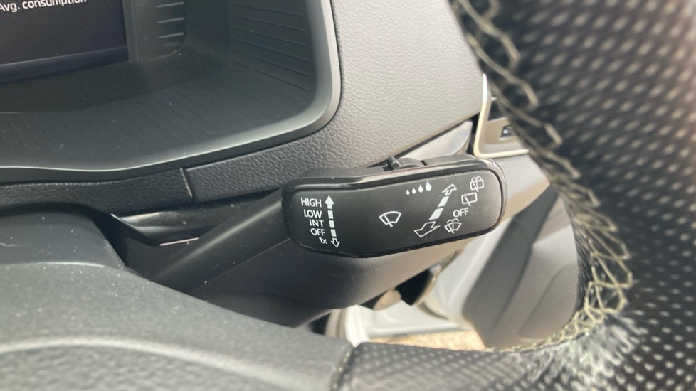 Skoda Karoq 1.5 TSI Sport Line 5dr DSG Petrol Estate - Image 31