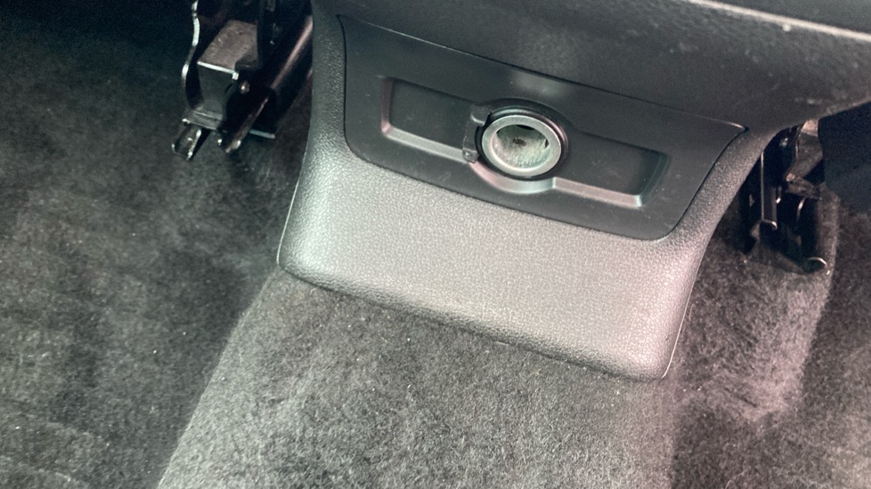 Skoda Karoq 1.5 TSI Sport Line 5dr DSG Petrol Estate - Image 39