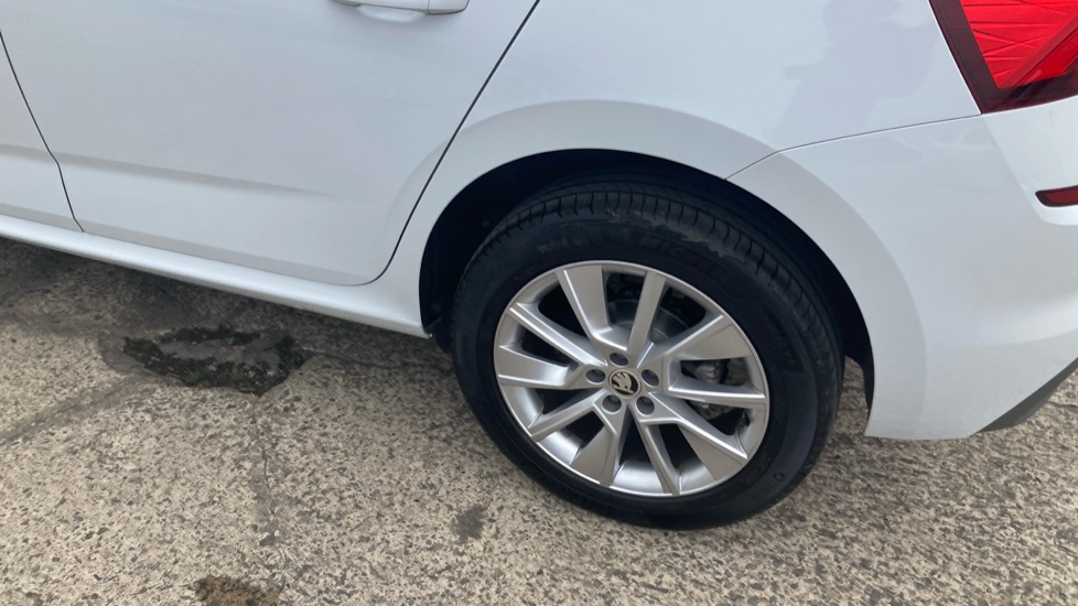 Skoda Kamiq 1.5 TSI SE Drive 5dr Petrol Hatchback - Image 22