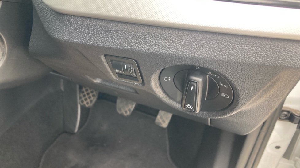 Skoda Kamiq 1.5 TSI SE Drive 5dr Petrol Hatchback - Image 25