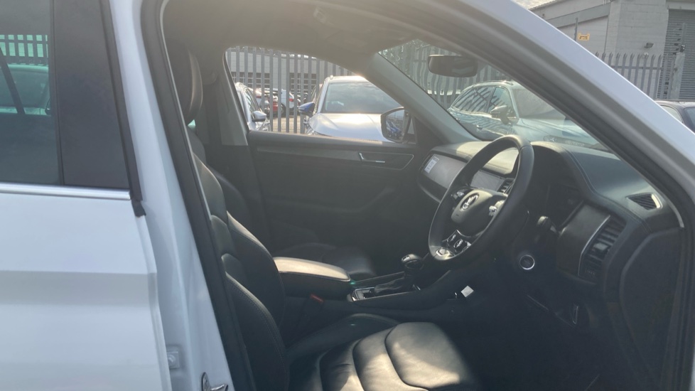 Skoda Kodiaq 1.5 TSI SE L Executive 5dr DSG [7 Seat] Petrol Estate - Image 15