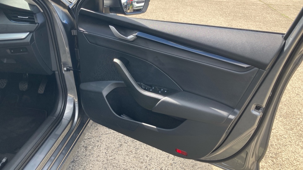 Skoda Octavia 1.5 TSI SE Technology 5dr Petrol Estate - Image 19