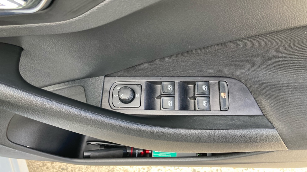 Skoda Kamiq 1.0 TSI 95 SE Edition 5dr Petrol Hatchback - Image 25