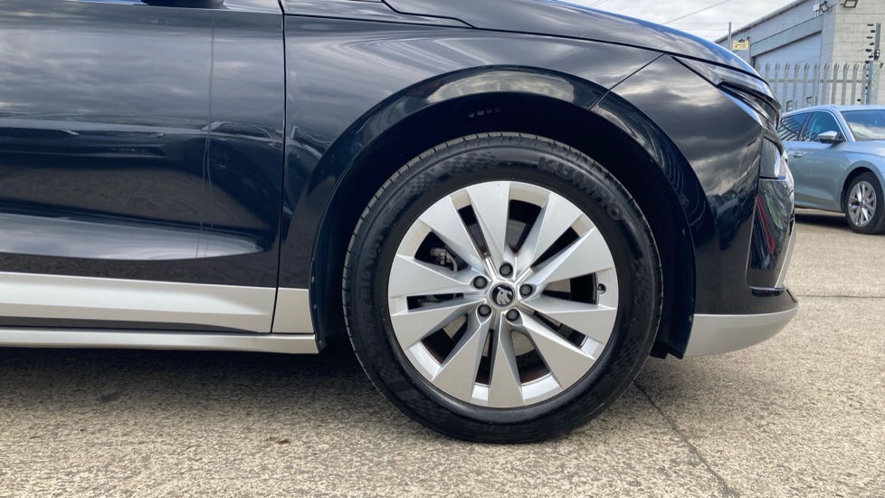 Skoda Enyaq 150kW 60 SE L 63kWh 5dr Auto Electric Estate - Image 5