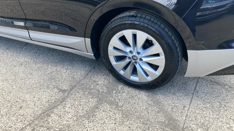 Skoda Enyaq 150kW 60 SE L 63kWh 5dr Auto Electric Estate - Image 22