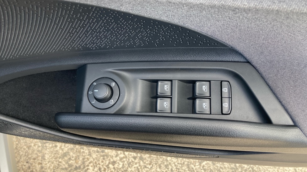 Skoda Enyaq 150kW 60 SE L 63kWh 5dr Auto Electric Estate - Image 28
