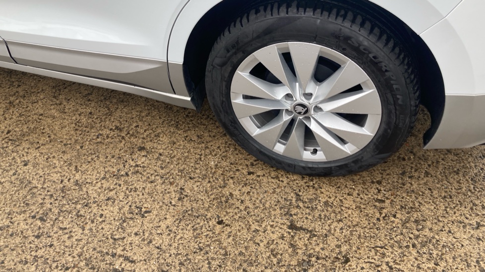 Skoda Enyaq 150kW 60 SE L 63kWh 5dr Auto Electric Estate - Image 22