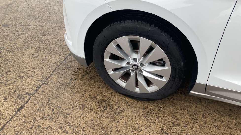 Skoda Enyaq 150kW 60 SE L 63kWh 5dr Auto Electric Estate - Image 23