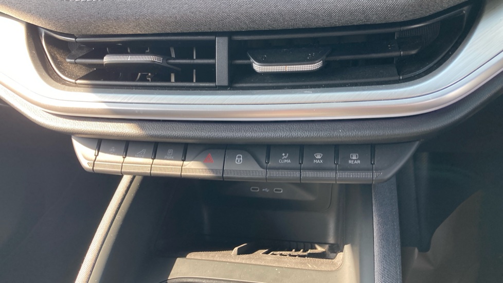 Skoda Enyaq 150kW 60 SE L 63kWh 5dr Auto Electric Estate - Image 13