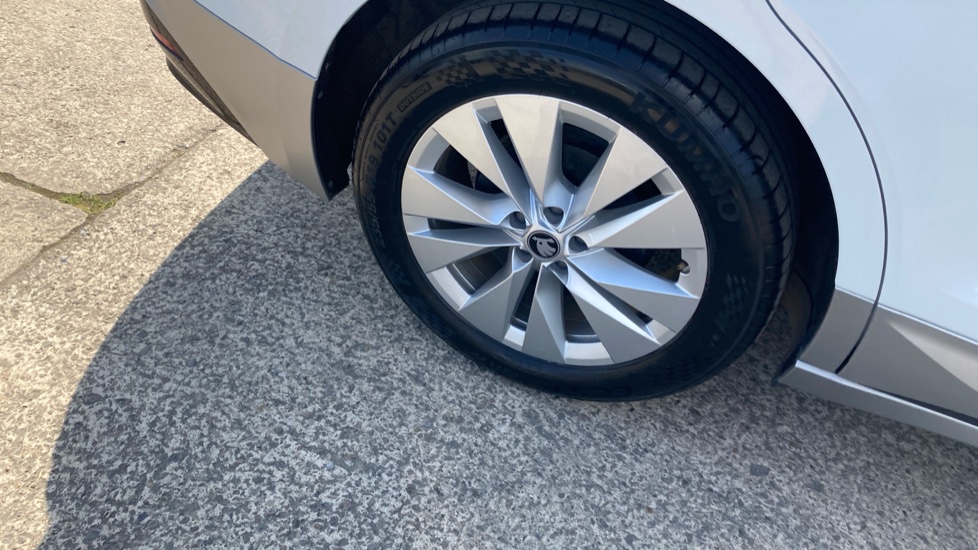 Skoda Enyaq 150kW 60 SE L 63kWh 5dr Auto Electric Estate - Image 21