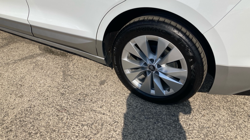 Skoda Enyaq 150kW 60 SE L 63kWh 5dr Auto Electric Estate - Image 22