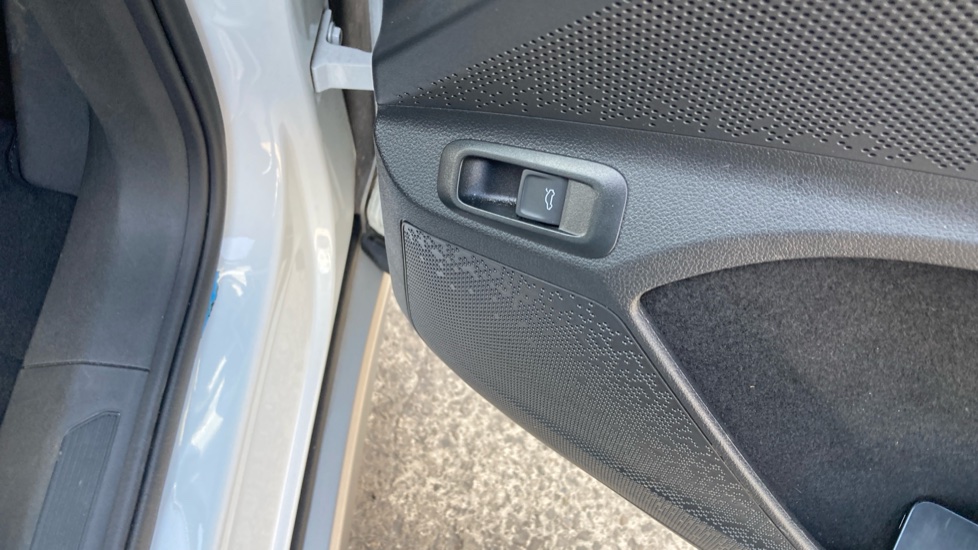 Skoda Enyaq 150kW 60 SE L 63kWh 5dr Auto Electric Estate - Image 28