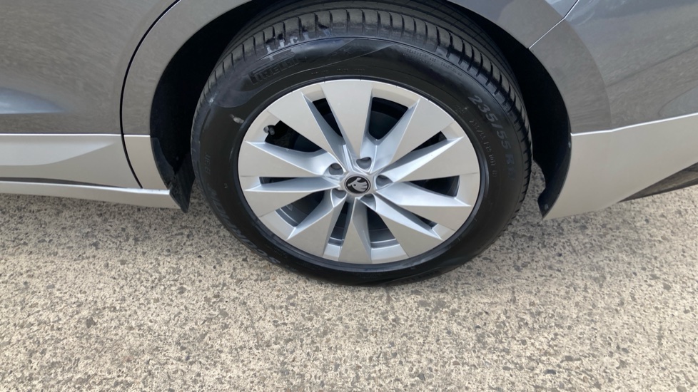 Skoda Enyaq 150kW 60 SE L 63kWh 5dr Auto Electric Estate - Image 22
