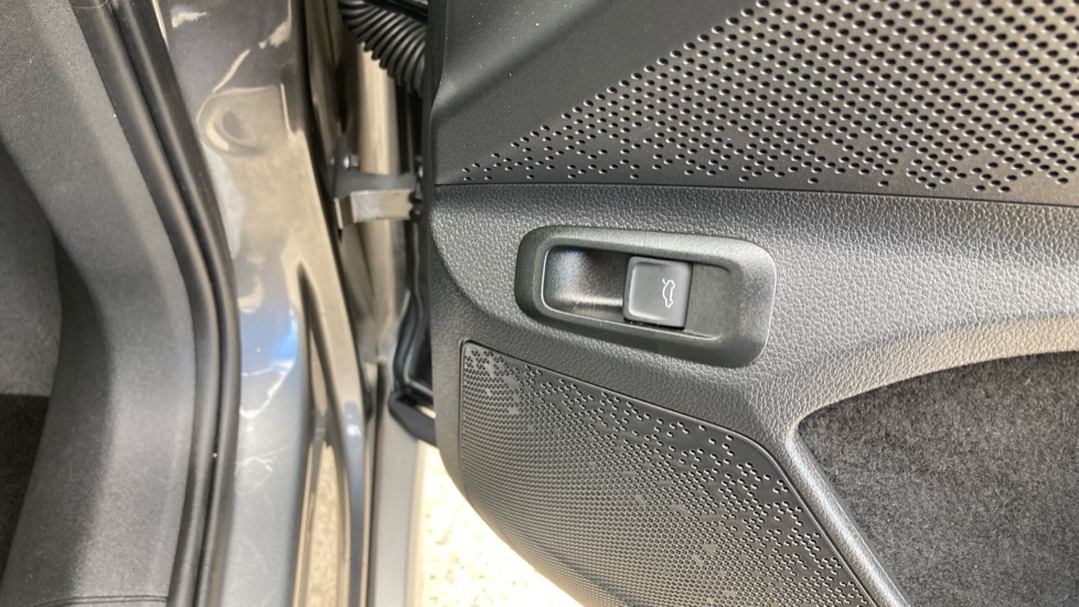 Skoda Enyaq 150kW 60 SE L 63kWh 5dr Auto Electric Estate - Image 27