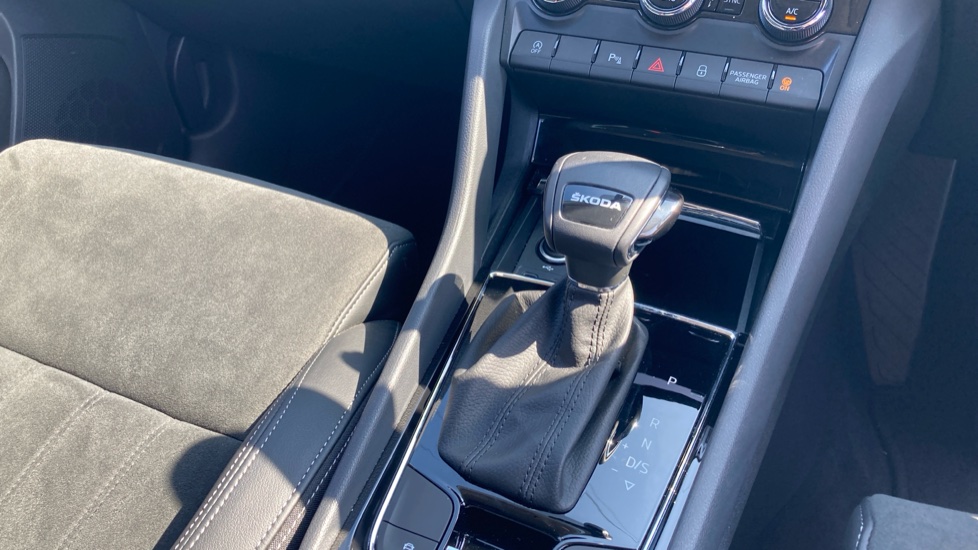 Skoda Karoq 1.5 TSI SE L 5dr DSG Petrol Estate - Image 14