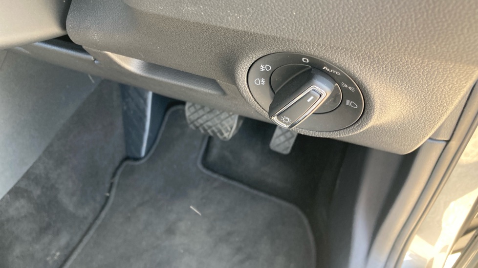 Skoda Karoq 1.5 TSI SE L 5dr DSG Petrol Estate - Image 27