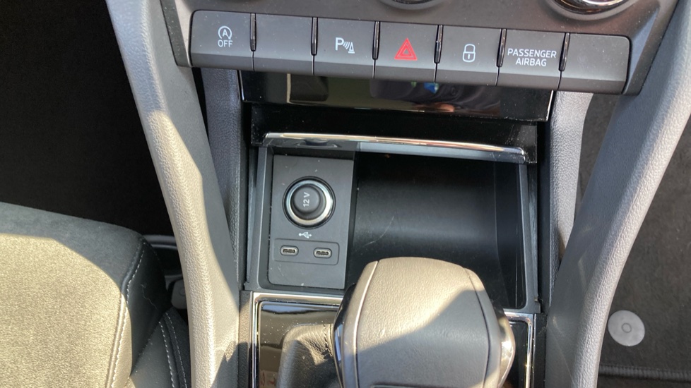 Skoda Karoq 1.5 TSI SE L 5dr DSG Petrol Estate - Image 30