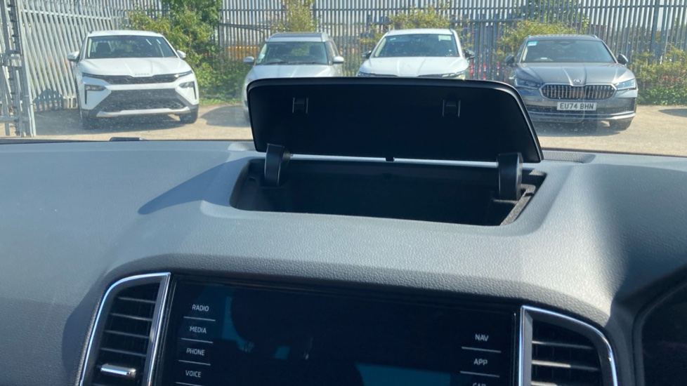 Skoda Karoq 1.5 TSI SE L 5dr DSG Petrol Estate - Image 31