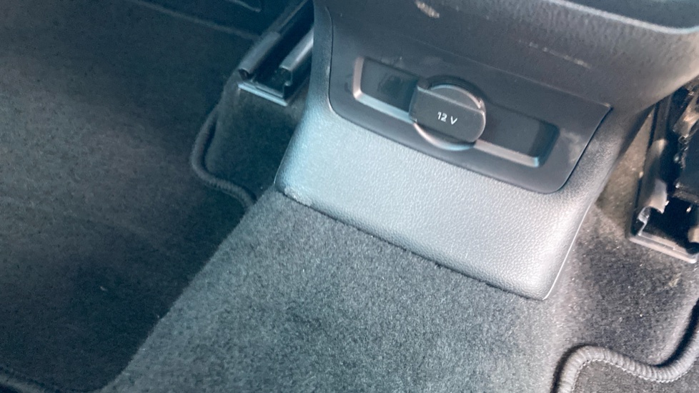 Skoda Karoq 1.5 TSI SE L 5dr DSG Petrol Estate - Image 37