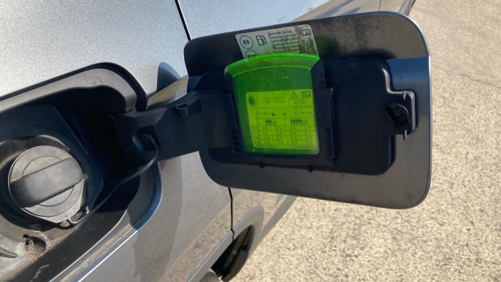 Skoda Karoq 1.5 TSI SE L 5dr DSG Petrol Estate - Image 39