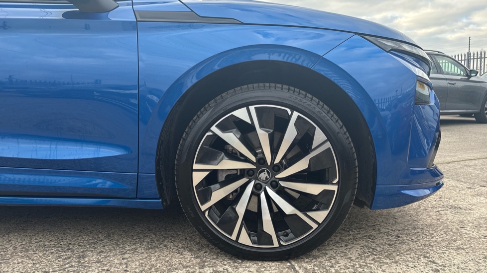 Skoda Enyaq 210kW 85 Sportline 82kWh 5dr Auto Electric Estate - Image 5