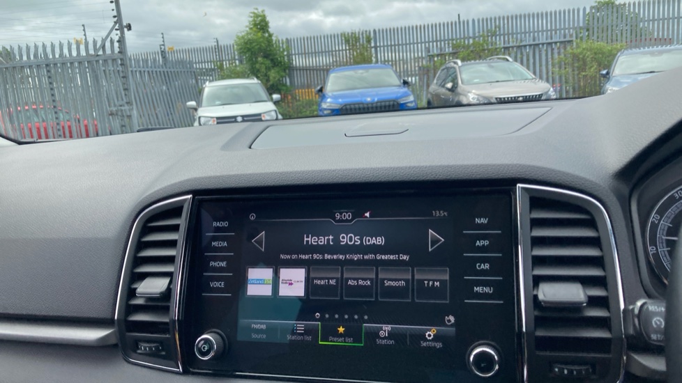 Skoda Karoq 1.5 TSI SE 5dr Petrol Estate - Image 12