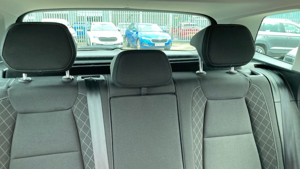 Skoda Karoq 1.5 TSI SE 5dr Petrol Estate - Image 16