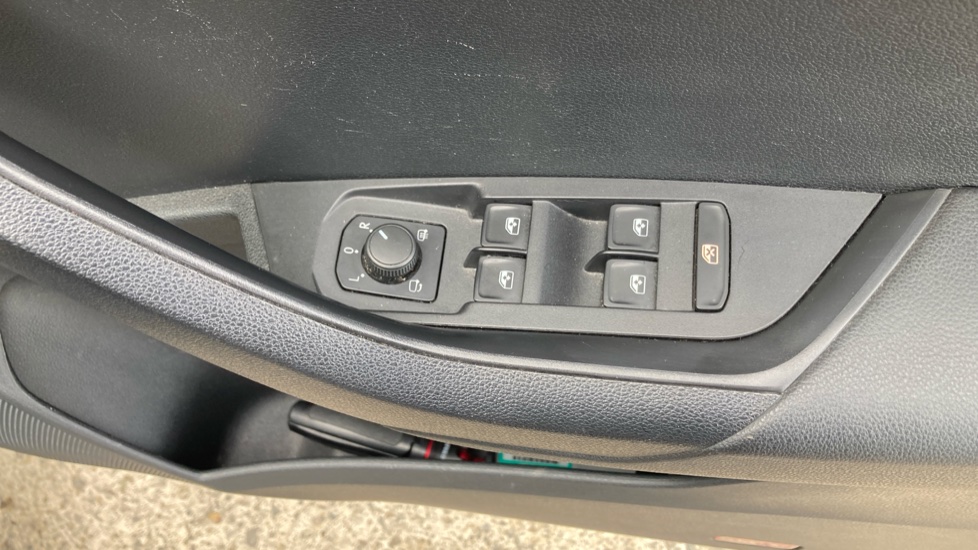 Skoda Karoq 1.5 TSI SE 5dr Petrol Estate - Image 24