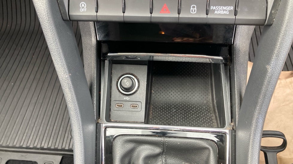 Skoda Karoq 1.5 TSI SE 5dr Petrol Estate - Image 28