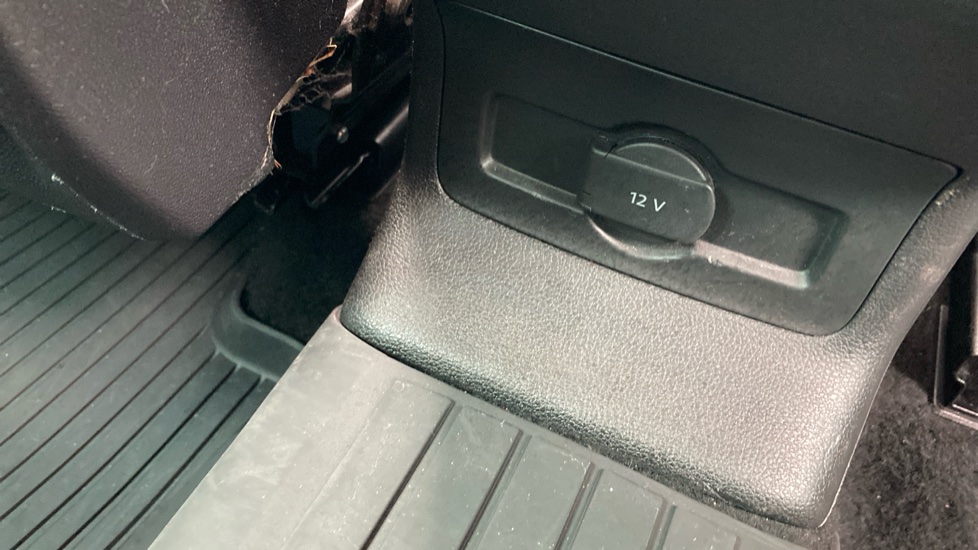 Skoda Karoq 1.5 TSI SE 5dr Petrol Estate - Image 35