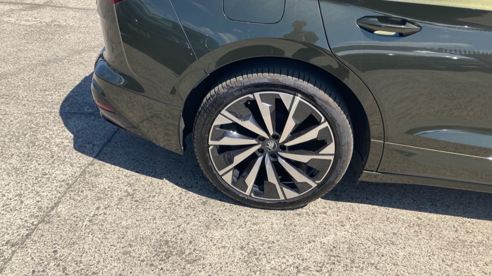 Skoda Enyaq 210kW 85x Sportline 82kWh 4x4 5dr Auto Electric Estate - Image 21