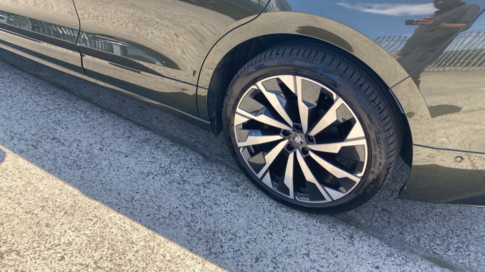 Skoda Enyaq 210kW 85x Sportline 82kWh 4x4 5dr Auto Electric Estate - Image 22