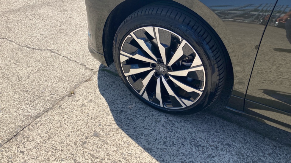Skoda Enyaq 210kW 85x Sportline 82kWh 4x4 5dr Auto Electric Estate - Image 23