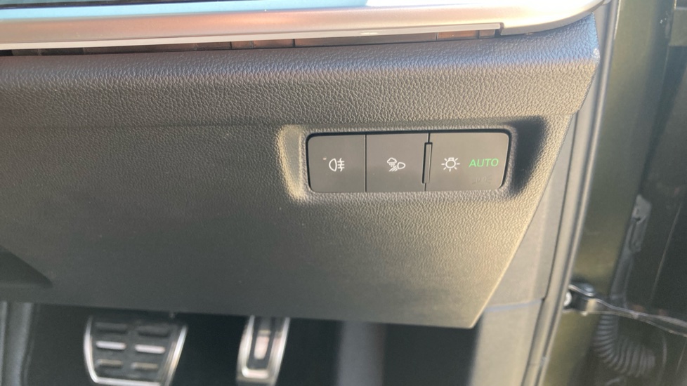 Skoda Enyaq 210kW 85x Sportline 82kWh 4x4 5dr Auto Electric Estate - Image 32