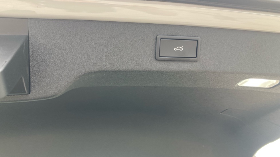 Skoda Enyaq 250kW vRS 84kWh 4x4 5dr Auto Electric - Image 43