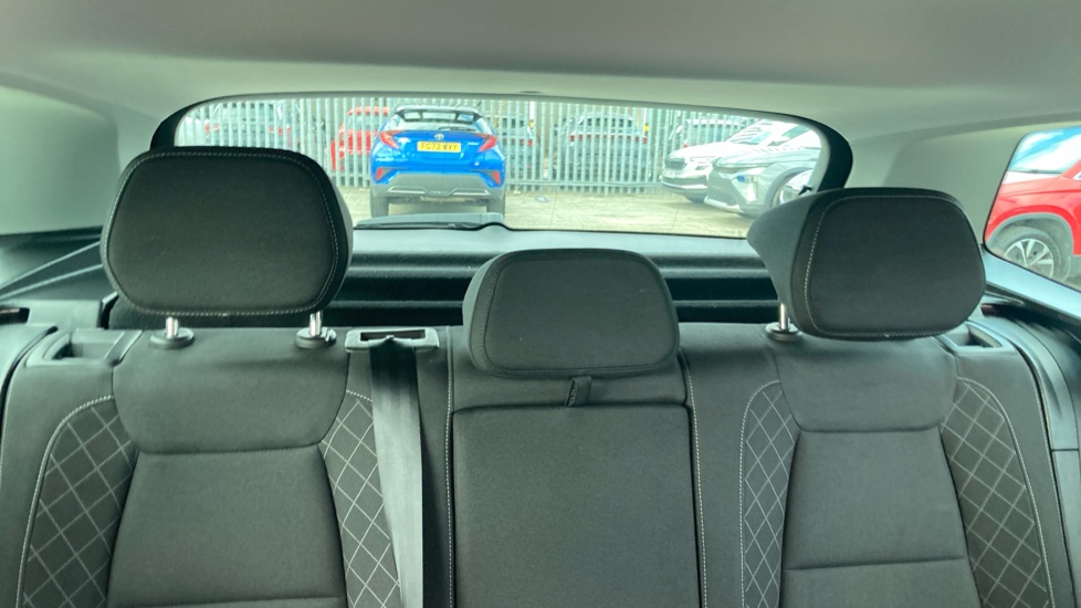 Skoda Karoq 1.5 TSI SE 5dr DSG Petrol Estate - Image 16