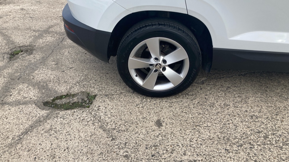 Skoda Karoq 1.5 TSI SE 5dr DSG Petrol Estate - Image 21