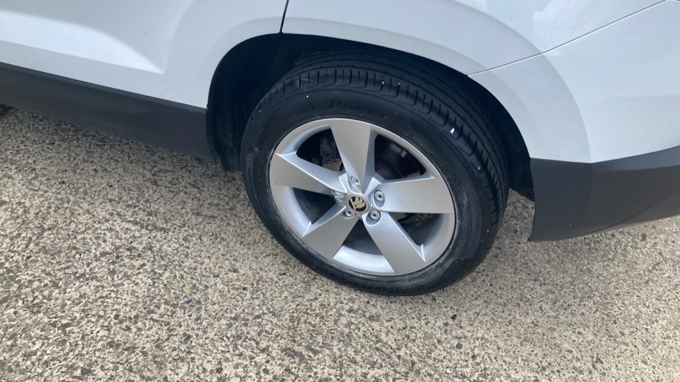 Skoda Karoq 1.5 TSI SE 5dr DSG Petrol Estate - Image 22