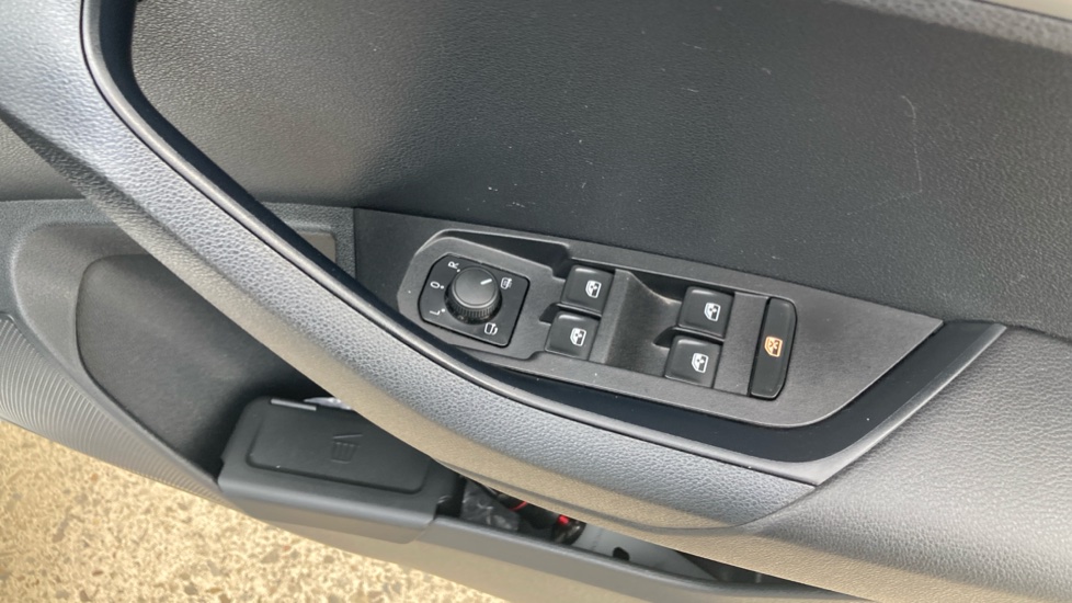 Skoda Karoq 1.5 TSI SE 5dr DSG Petrol Estate - Image 26