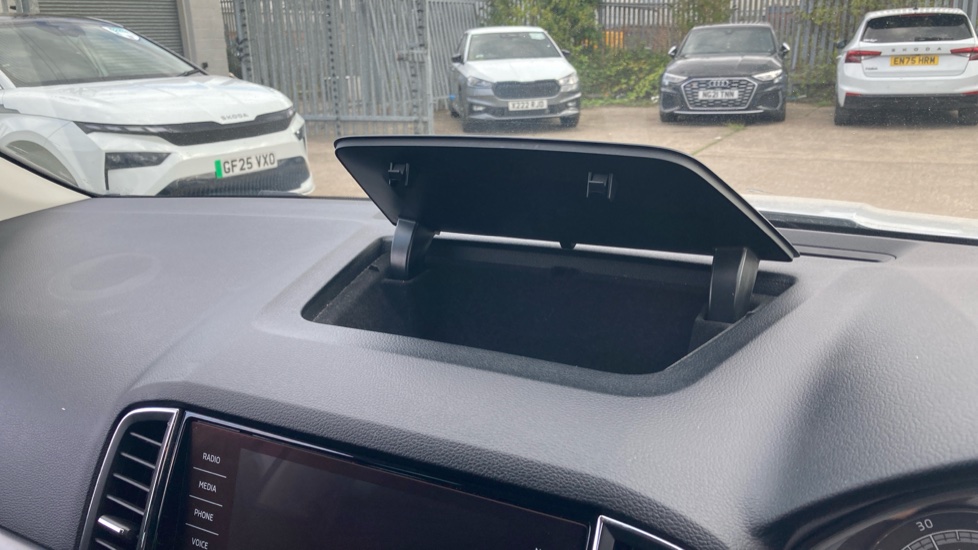 Skoda Karoq 1.5 TSI SE 5dr DSG Petrol Estate - Image 30