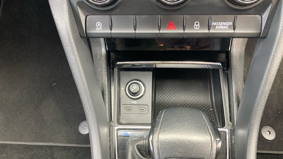 Skoda Karoq 1.5 TSI SE 5dr DSG Petrol Estate - Image 31