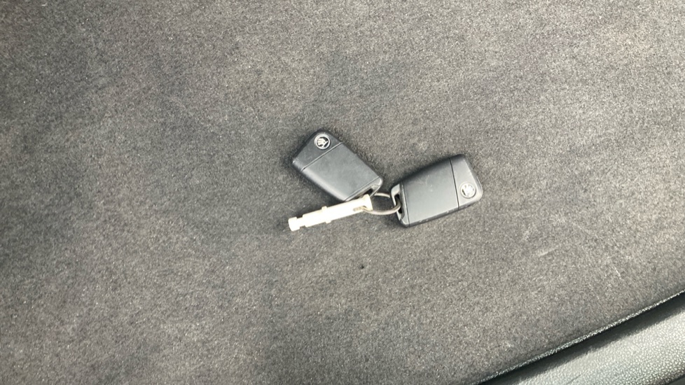 Skoda Karoq 1.5 TSI SE 5dr DSG Petrol Estate - Image 45