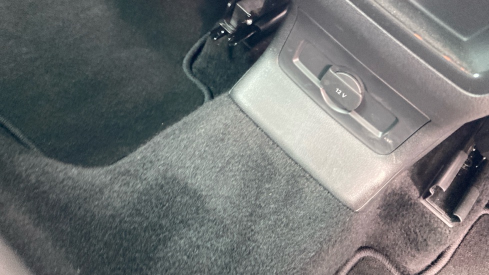 Skoda Karoq 1.5 TSI SE L 5dr Petrol Estate - Image 39