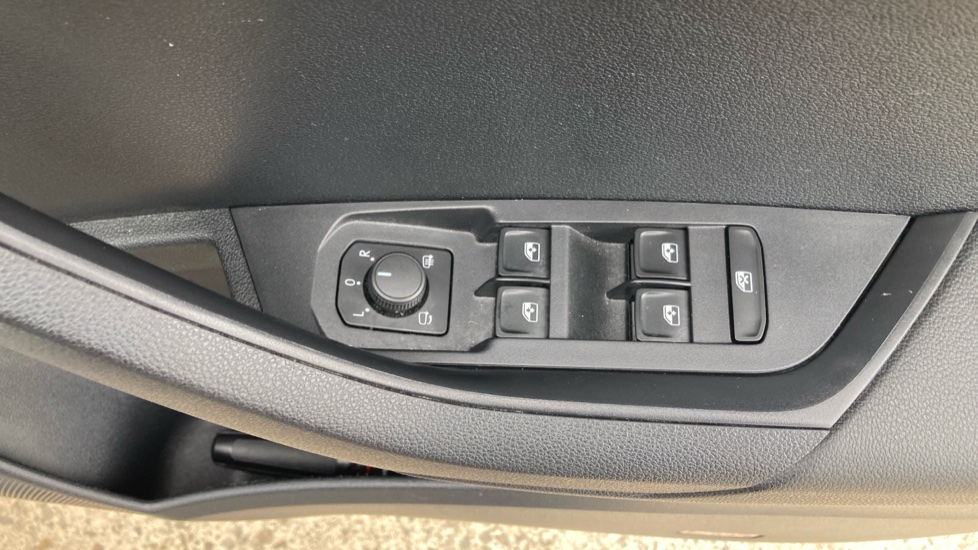 Skoda Karoq 1.5 TSI SE L 5dr Petrol Estate - Image 27