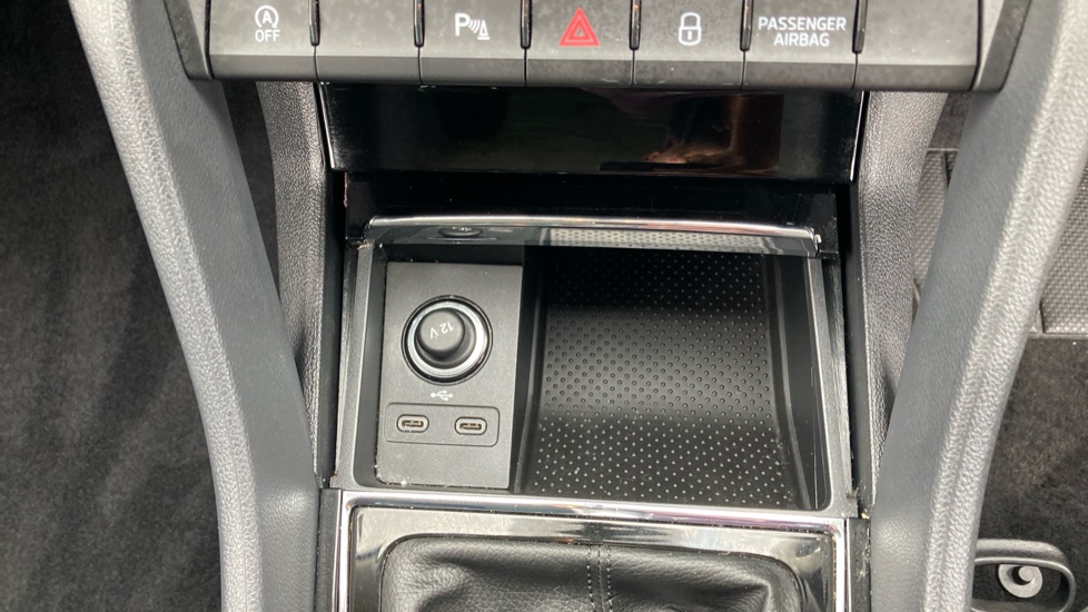 Skoda Karoq 1.5 TSI SE L 5dr Petrol Estate - Image 31