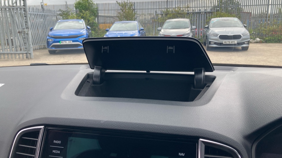 Skoda Karoq 1.5 TSI SE L 5dr Petrol Estate - Image 32