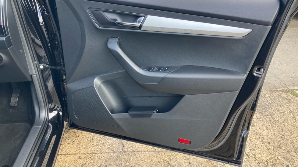 Skoda Karoq 1.0 TSI SE Drive 5dr Petrol Estate - Image 19