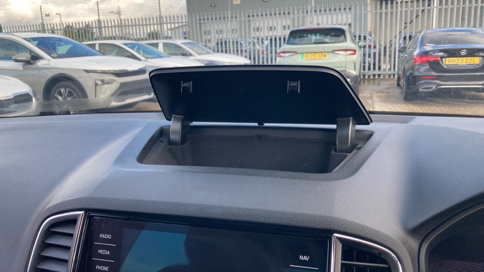 Skoda Karoq 1.0 TSI SE Drive 5dr Petrol Estate - Image 29