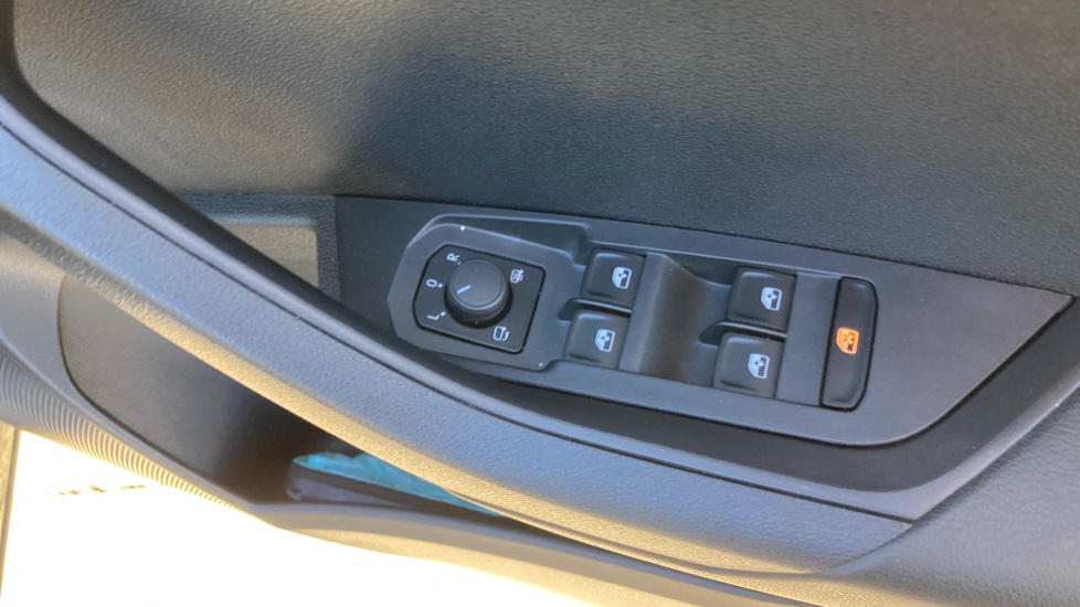 Skoda Karoq 1.0 TSI SE L 5dr Petrol Estate - Image 27